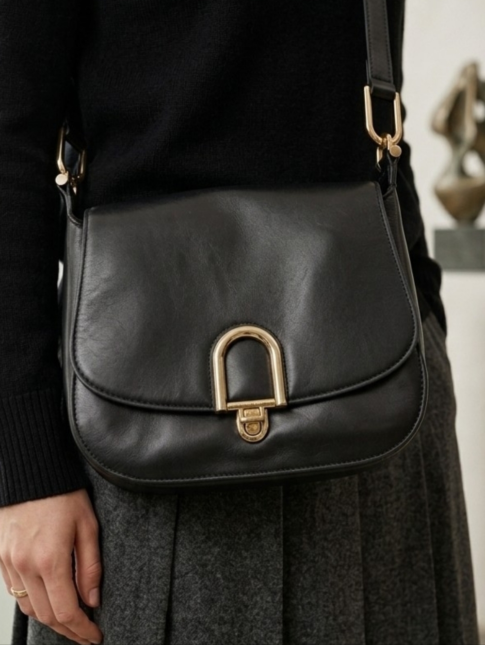Michael Kors Black Leather Delfina Saddle Bag Gold Hardware EUC | 251110